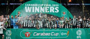 Newcastle United: víťaz anglického Ligového pohára (EFL Cup) v sezóne 2024/2025. Newcastle United: víťaz anglického Ligového pohára (EFL Cup) v sezóne 2024/2025.